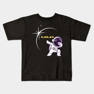 Total Solar Eclipse 2024 Funny Dabbing Astronaut Kids T-Shirt